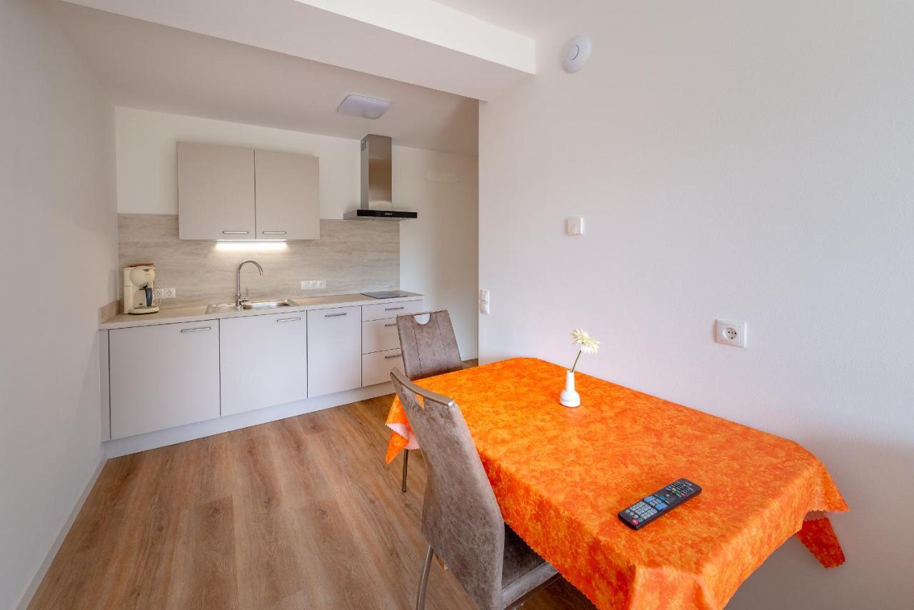 Bed and Breakfast Haus Stolz Appiano Sulla Strada Del Vino Exterior foto